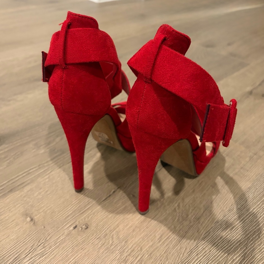 Elegant Red Strappy High Heel Sandals - Picture 3 of 6